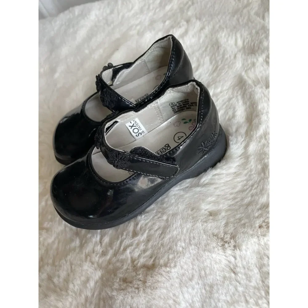 Girls Black Maryjane’s Size 4